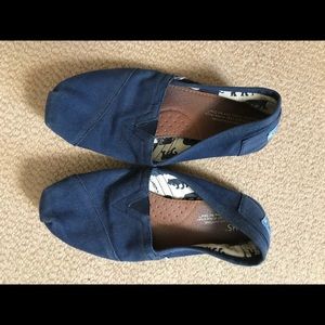 Women’s Toms